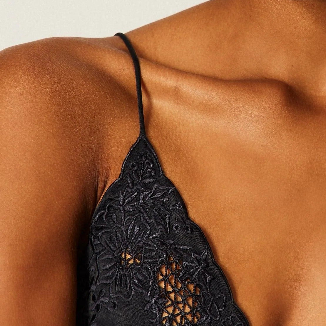 V neck lace trim slip flowy maxi dress